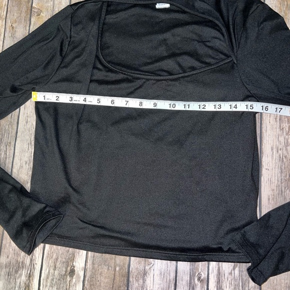 Mood Brand long sleeve open neck crop top, size XL - Picture 5 of 8